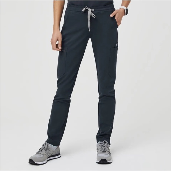 FIGS Yola Skinny Scrub Cargo Pant Limited Edition Quiet Navy Small Petite - Picture 1 of 4